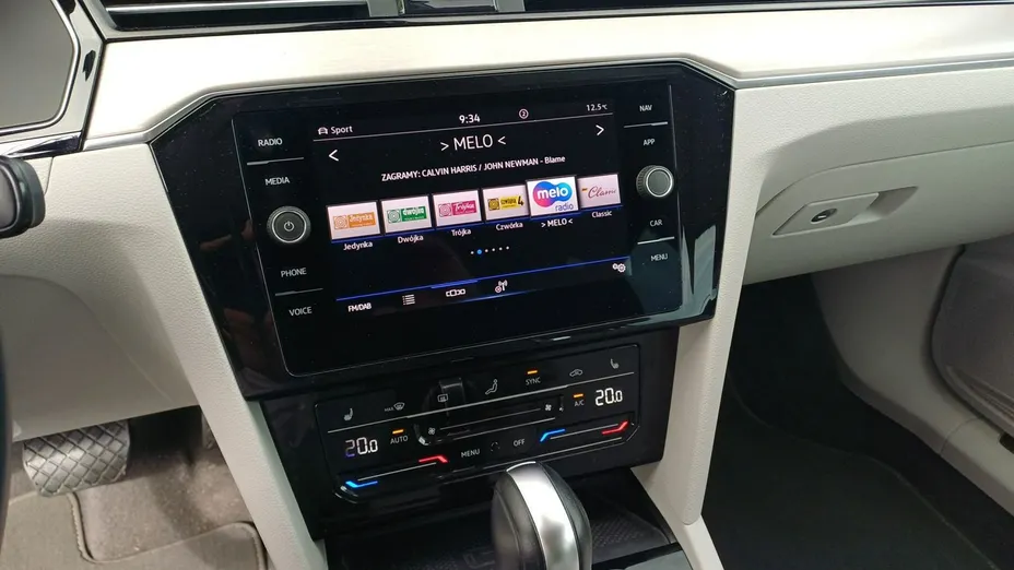 VOLKSWAGEN Passat -
