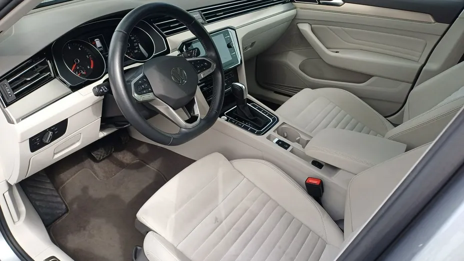 VOLKSWAGEN Passat -