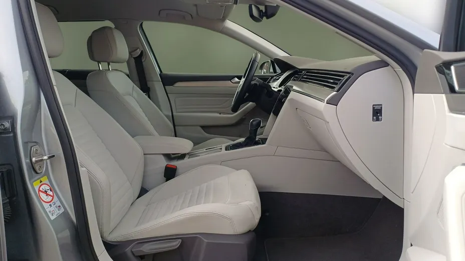VOLKSWAGEN Passat -