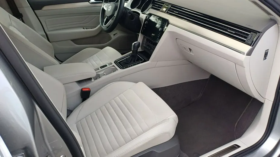 VOLKSWAGEN Passat -