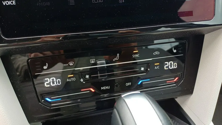 VOLKSWAGEN Passat -