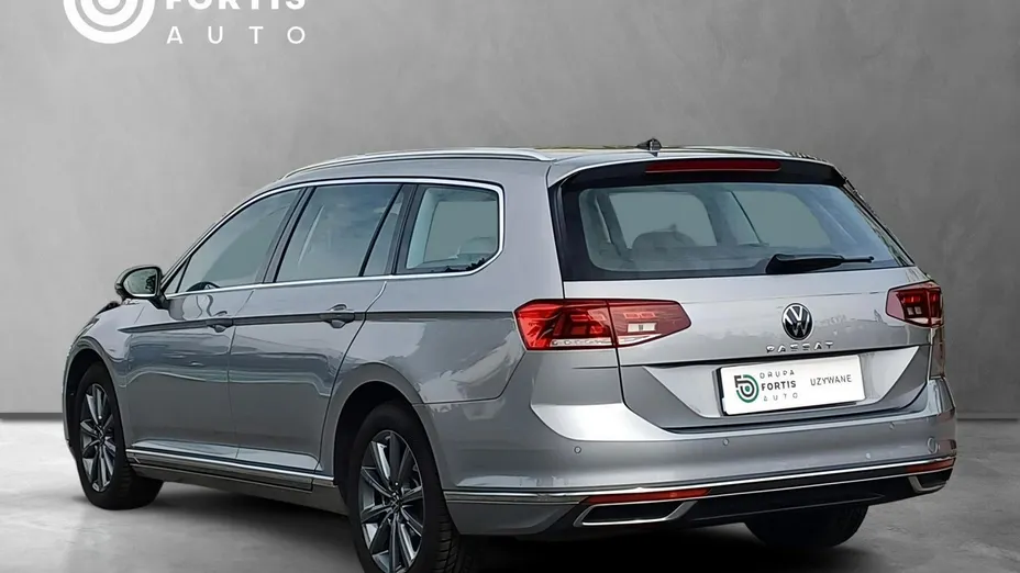 VOLKSWAGEN Passat -