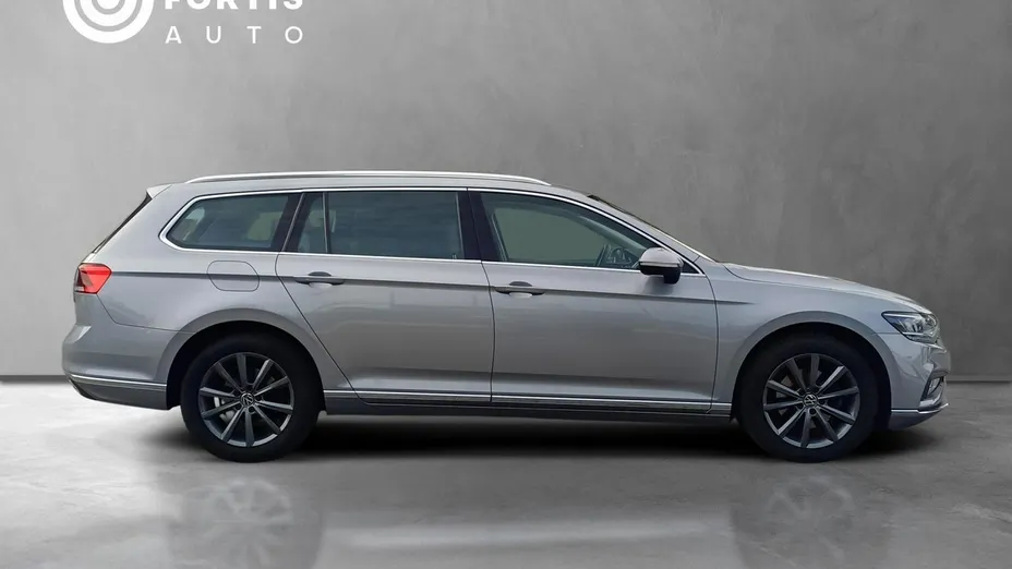 VOLKSWAGEN Passat -