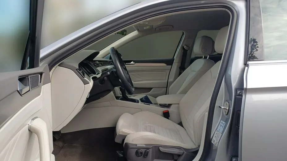 VOLKSWAGEN Passat -