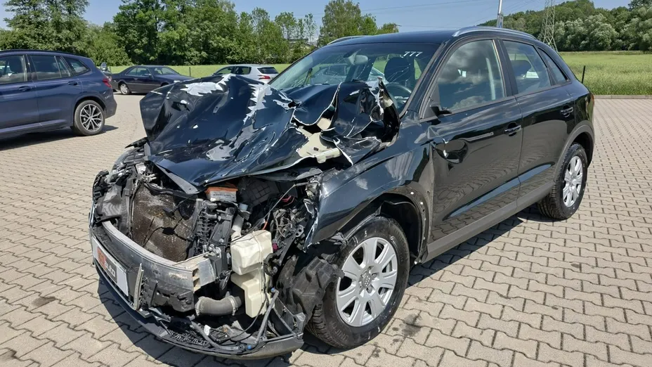AUDI Q3 -