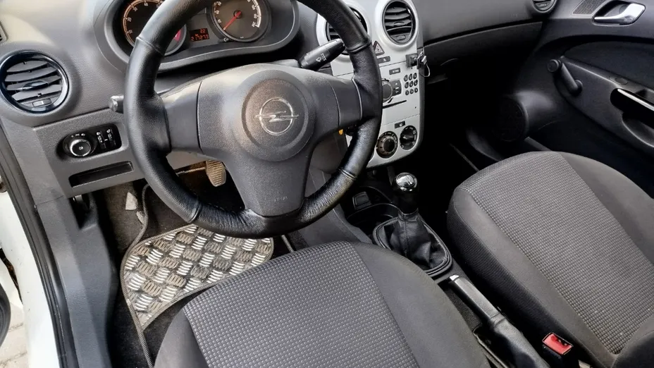 OPEL Corsa -