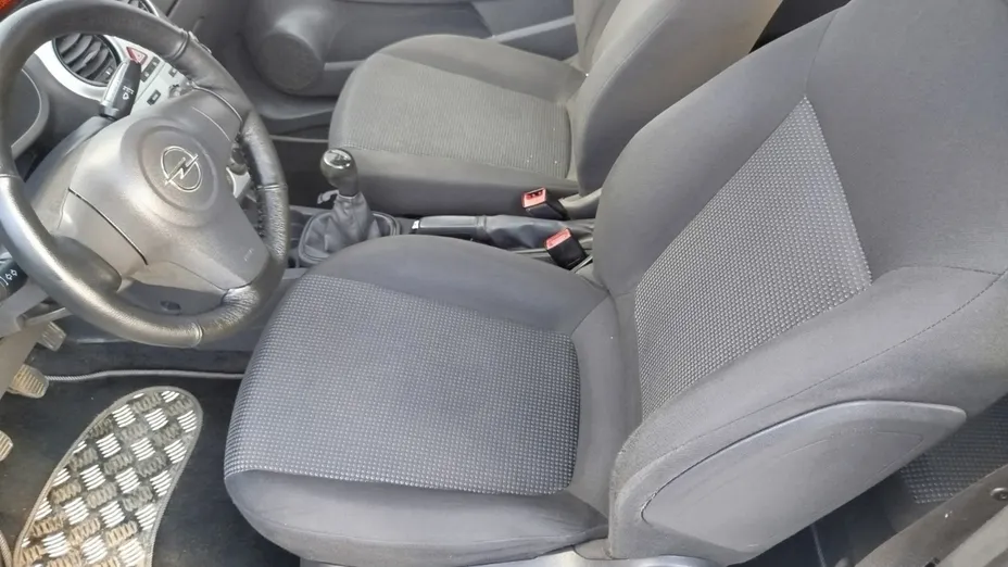 OPEL Corsa -