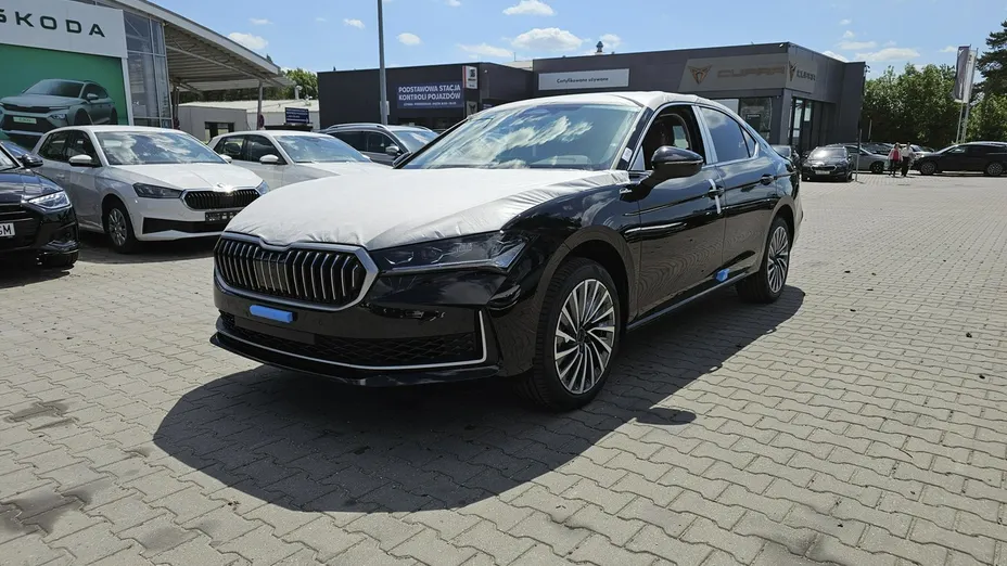 SKODA Superb -