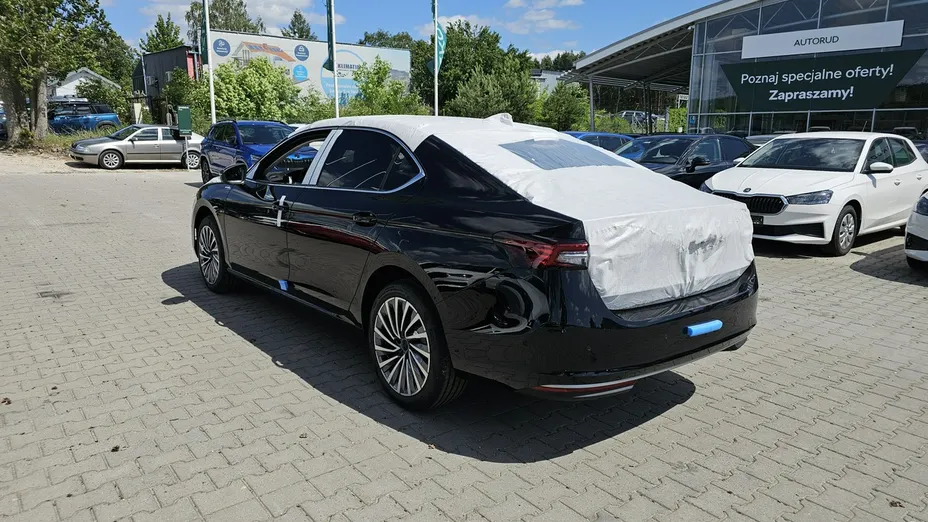 SKODA Superb -