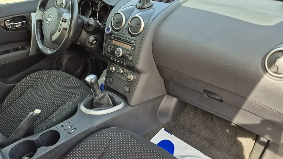 NISSAN Qashqai -