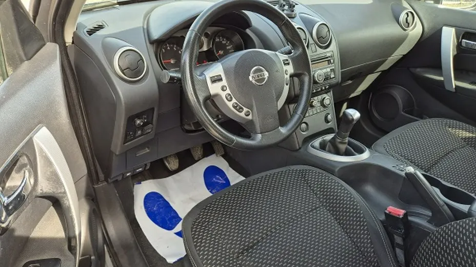 NISSAN Qashqai -