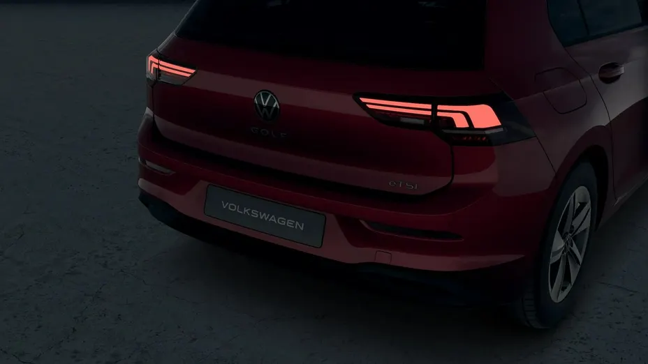 VOLKSWAGEN Golf -