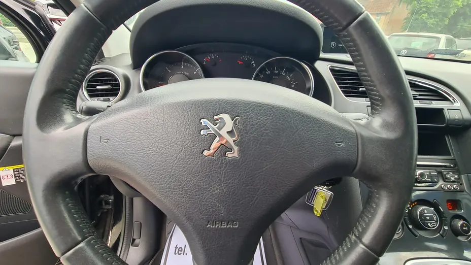 PEUGEOT 3008 -