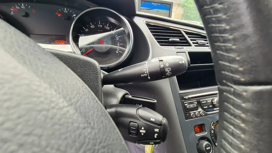 PEUGEOT 3008 -