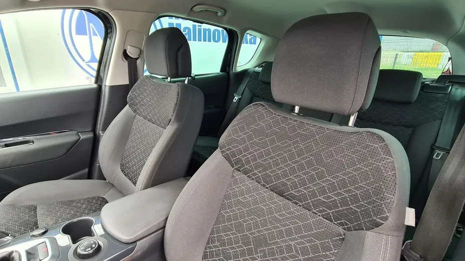 PEUGEOT 3008 -