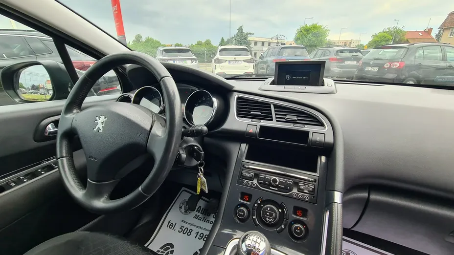 PEUGEOT 3008 -