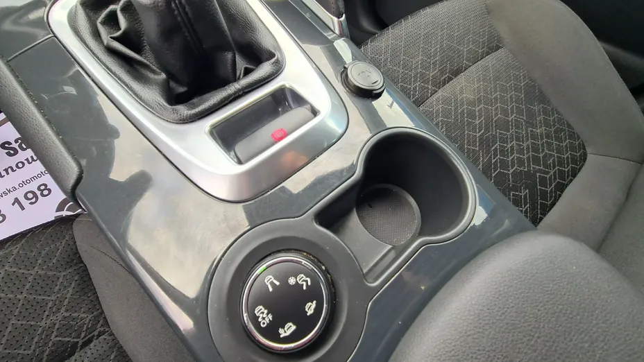 PEUGEOT 3008 -