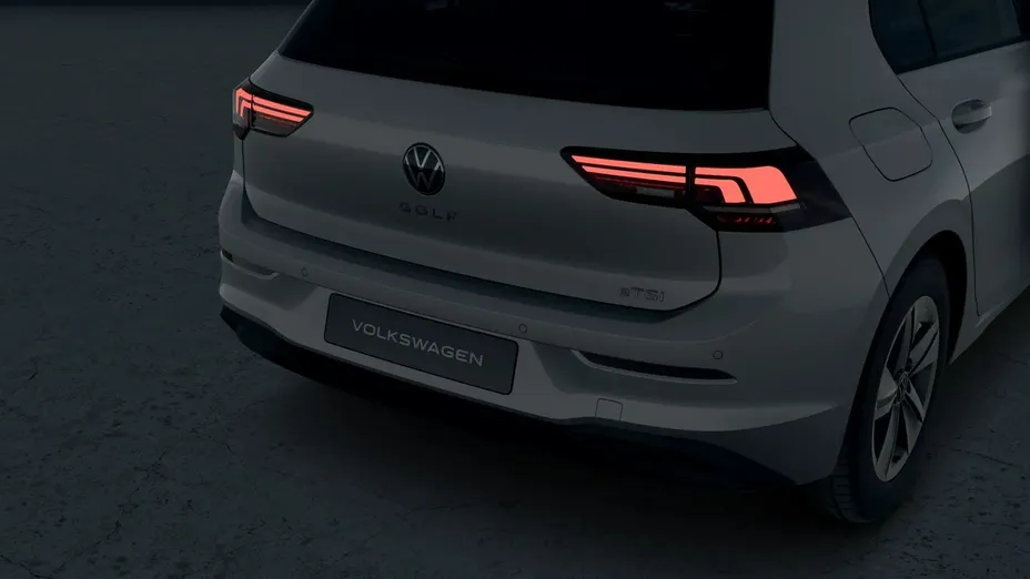 VOLKSWAGEN Golf -