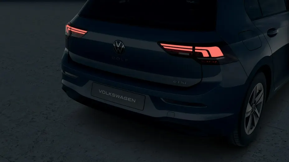 VOLKSWAGEN Golf -
