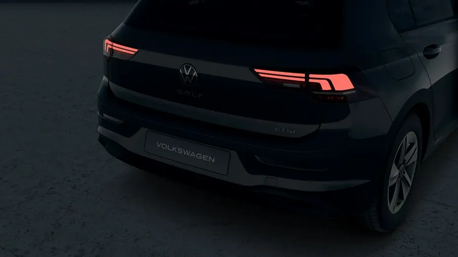 VOLKSWAGEN Golf -