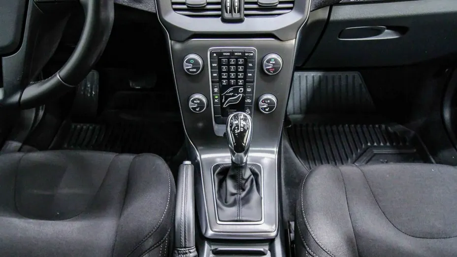 VOLVO V40 Cross Country -