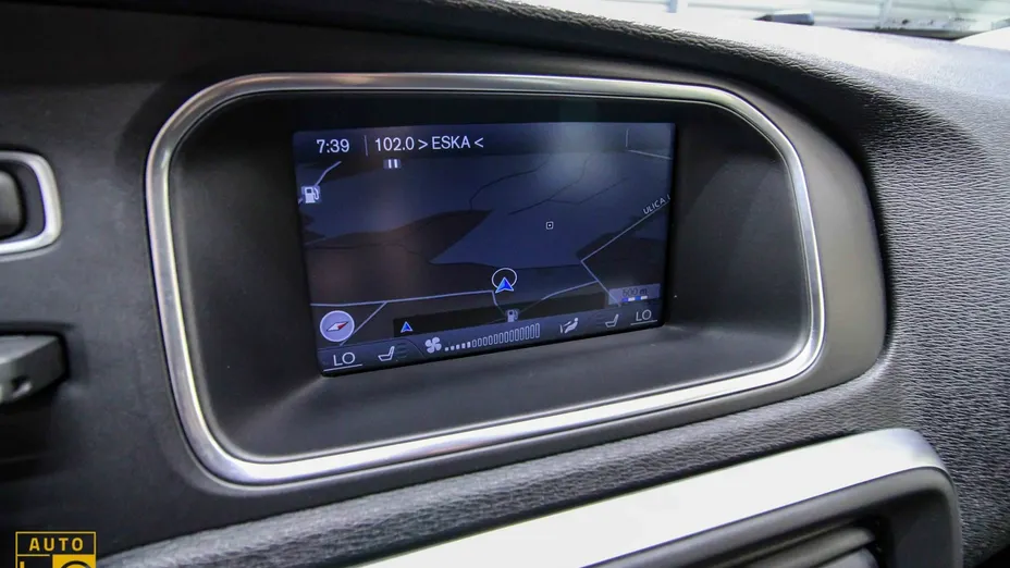 VOLVO V40 Cross Country -