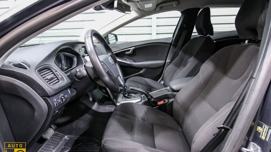 VOLVO V40 Cross Country -