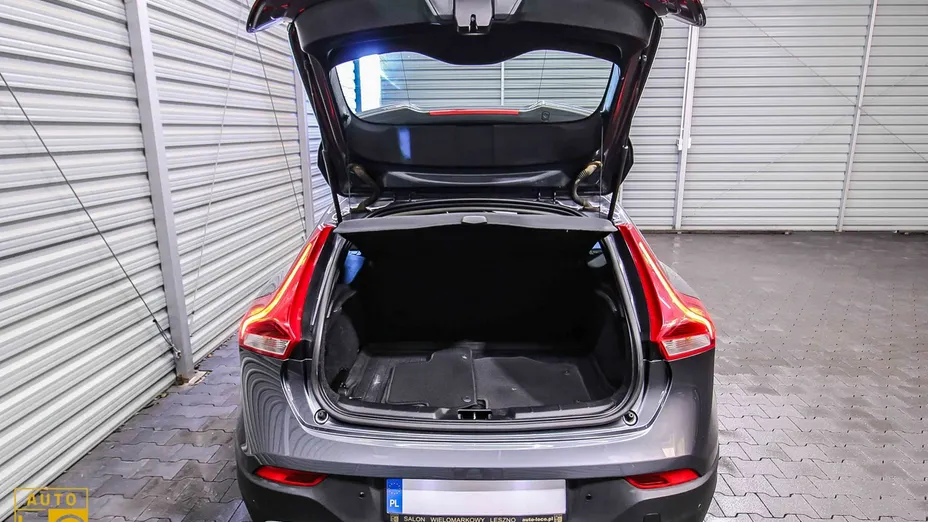 VOLVO V40 Cross Country -