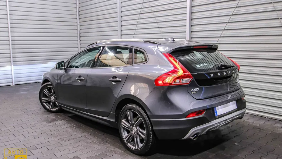 VOLVO V40 Cross Country -