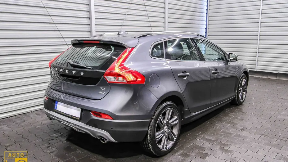 VOLVO V40 Cross Country -
