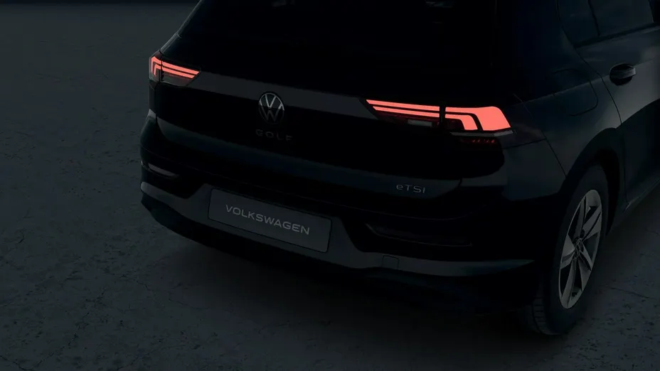 VOLKSWAGEN Golf -