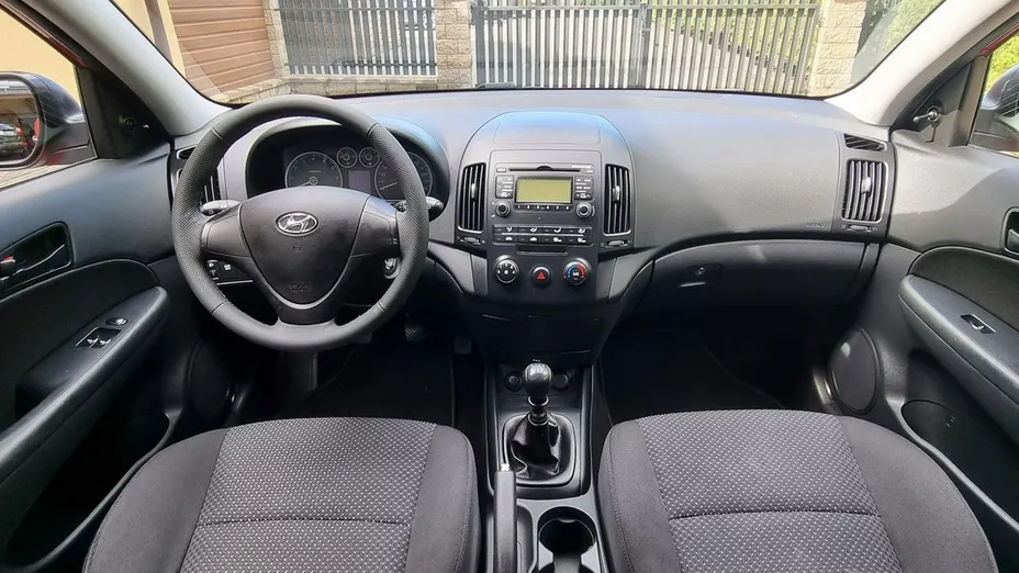HYUNDAI i30 -