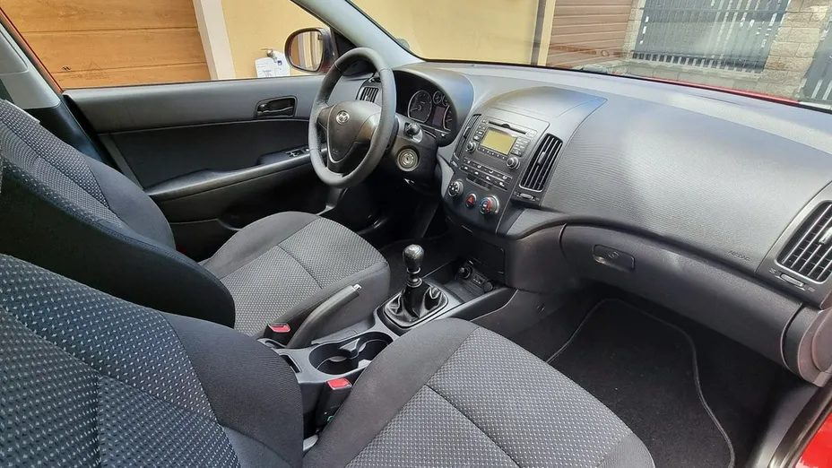 HYUNDAI i30 -