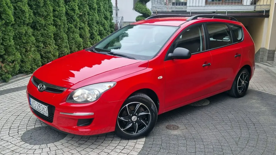 HYUNDAI i30 -