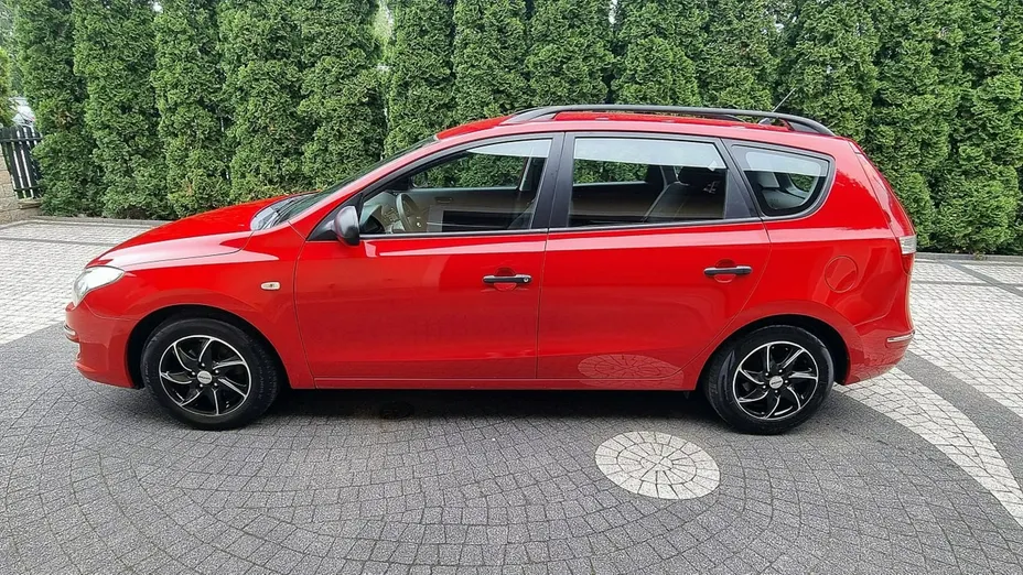 HYUNDAI i30 -