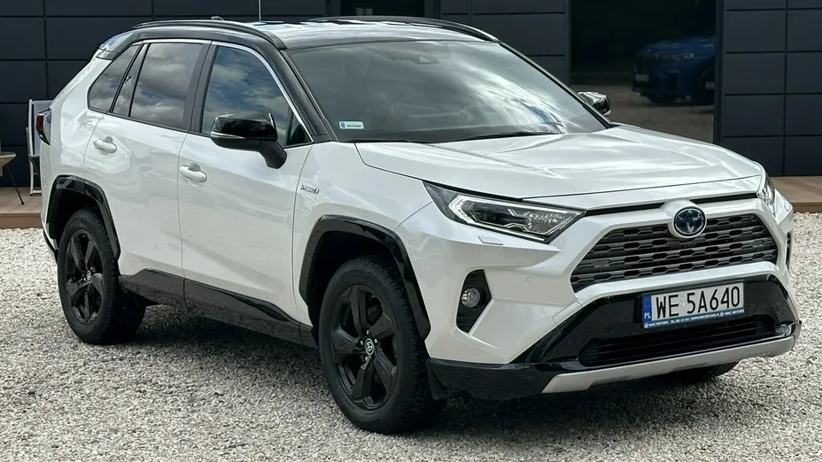 TOYOTA RAV4 -