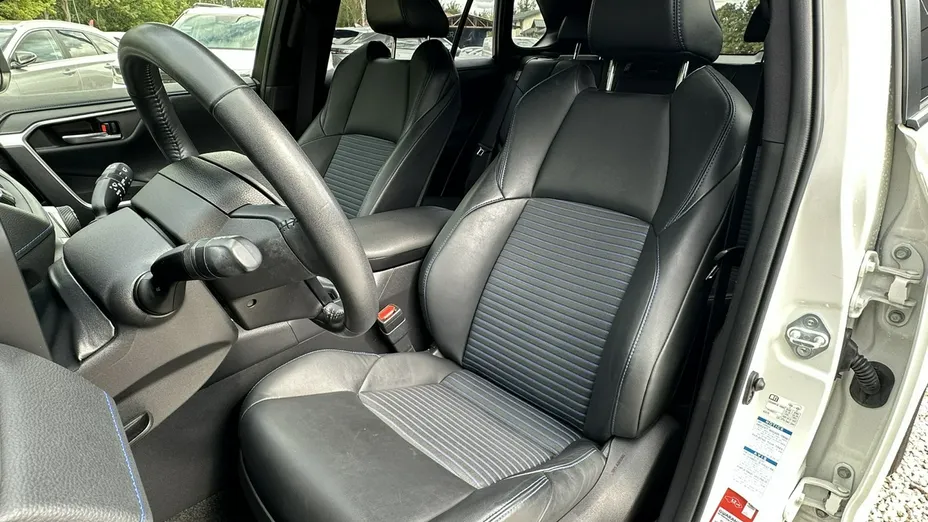 TOYOTA RAV4 -