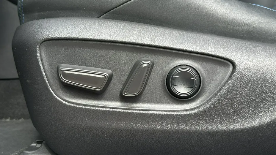 TOYOTA RAV4 -
