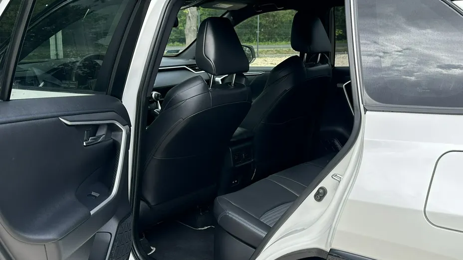 TOYOTA RAV4 -