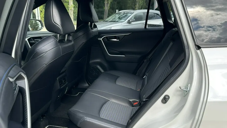 TOYOTA RAV4 -