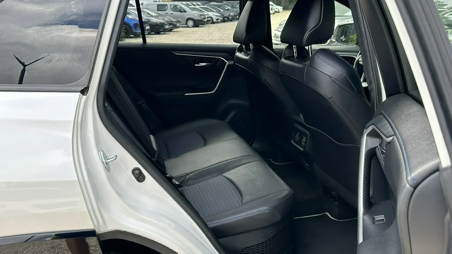 TOYOTA RAV4 -