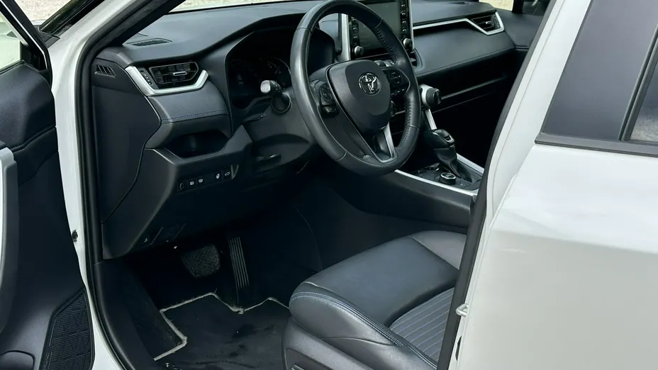 TOYOTA RAV4 -