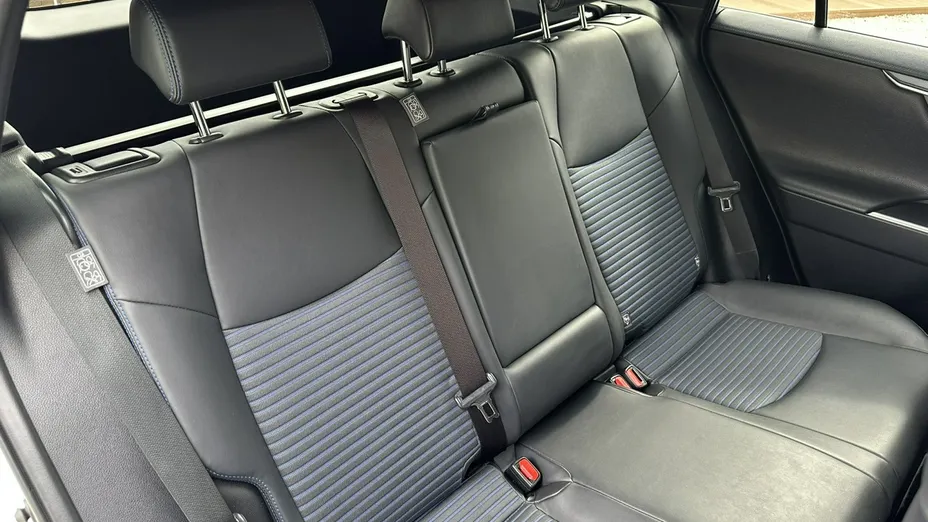 TOYOTA RAV4 -