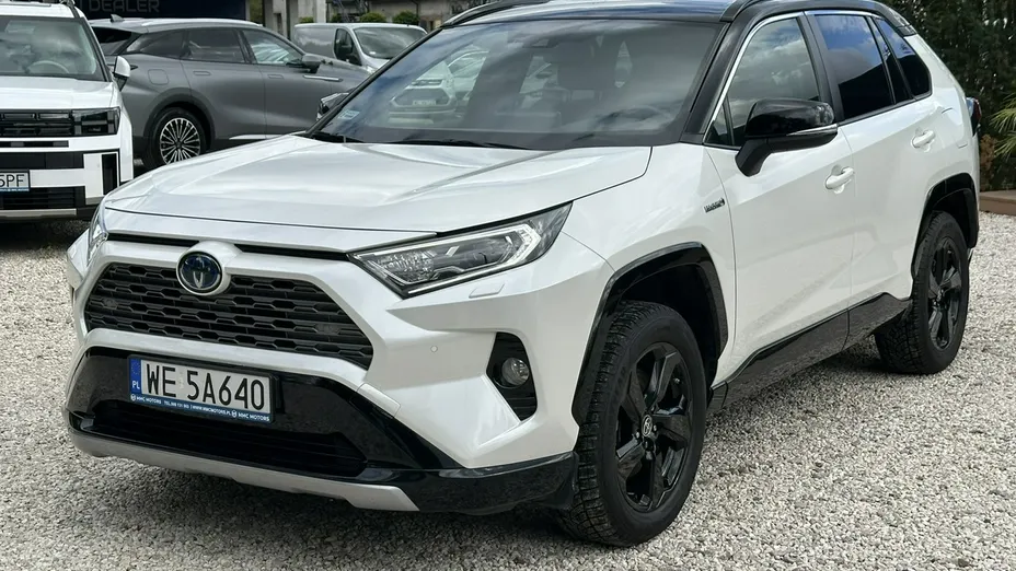 TOYOTA RAV4 -