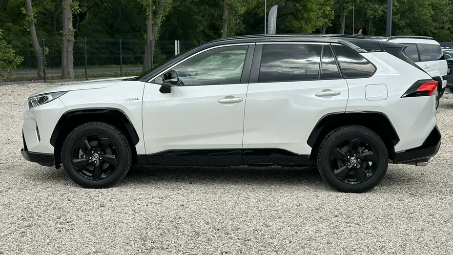 TOYOTA RAV4 -