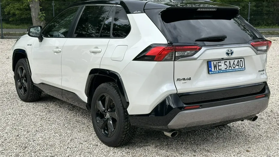 TOYOTA RAV4 -