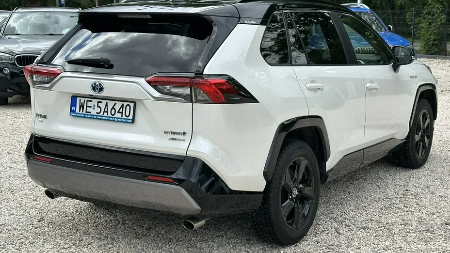 TOYOTA RAV4 -