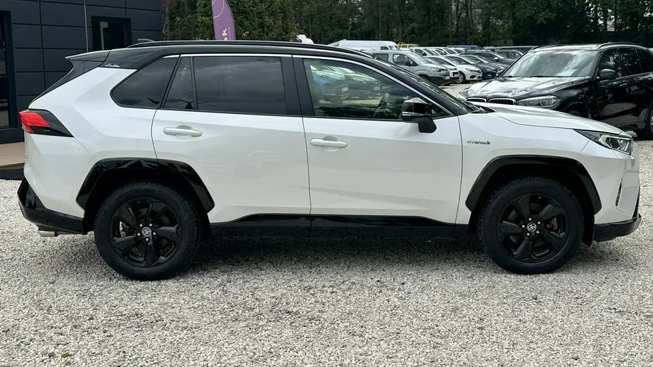 TOYOTA RAV4 -