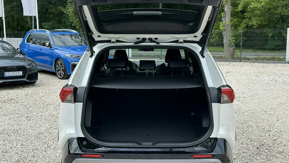 TOYOTA RAV4 -