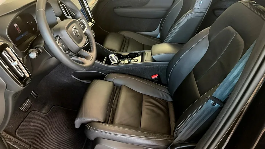 VOLVO XC40 -